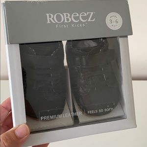 ROBEEZ First Kicks premium leather shoes. 3-6 mos.